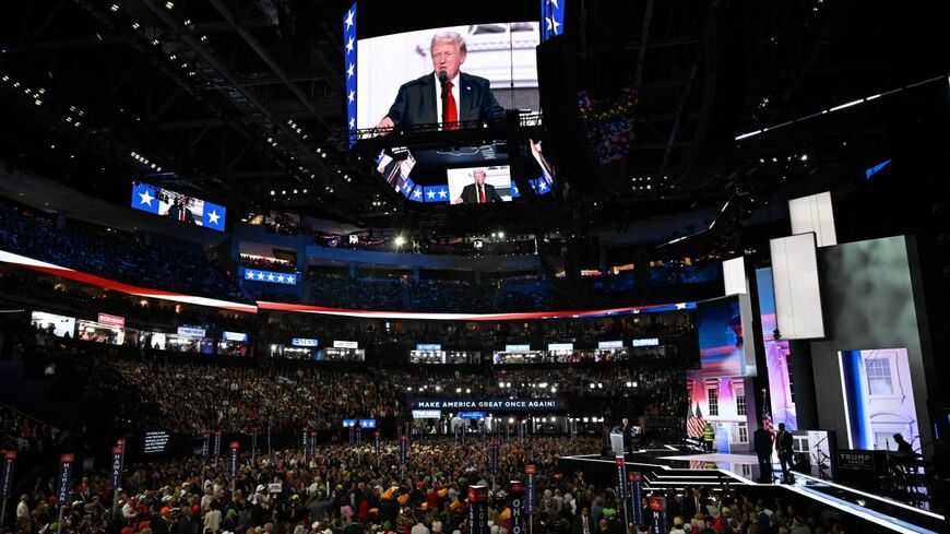 「第2次トランプ政権が誕生する」と決めつけるのはまだ早い。だが米国株はどちらの政権になっても堅調が続きそうだ（写真：ブルームバーグ）