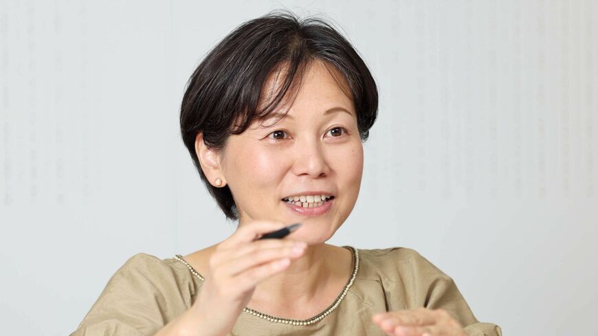上乃久子／1971年岡山県生まれ。1994年に四国学院大学文学部英文科卒業後、同大学の事務助手として勤務。東京都内のバイリンガル雑誌社、翻訳会社、ロサンゼルス・タイムズ東京支局、国際協力機構（JICA）を経て、現在、ニューヨーク・タイムズ東京支局にて記者として活躍。サイマル・アカデミー同時通訳科修了。著書に『純ジャパニーズの迷わない英語勉強法』（小学館）（写真：横田紋子）