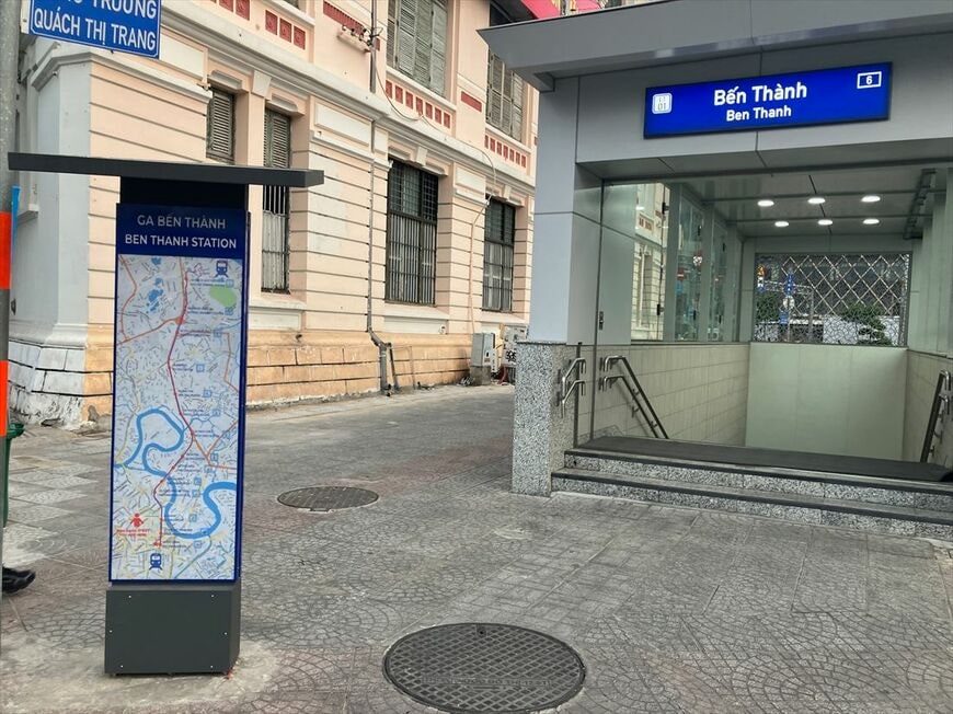 ホーチミンメトロ1号線のベンタイン駅入り口（筆者撮影）
