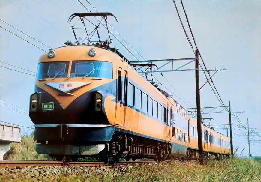 初秋の海抜0メートル地帯を走る10100系「ビスタカーⅡ世」。1976年9月、弥富付近（撮影：南正時）