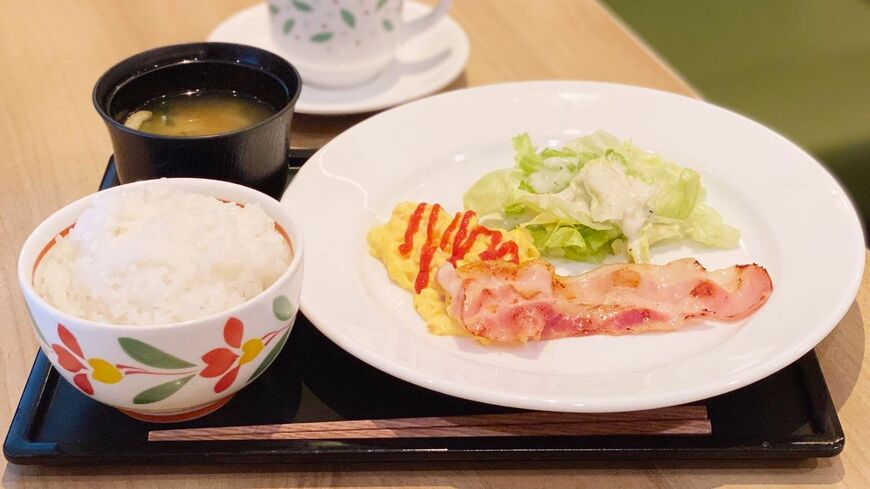デニーズのライトモーニングは、洋朝食にごはんとみそ汁をセットにすることができる（筆者撮影）／外部サイトでは写真をすべて見られない場合があります。本サイト（東洋経済オンライン）内でご覧ください