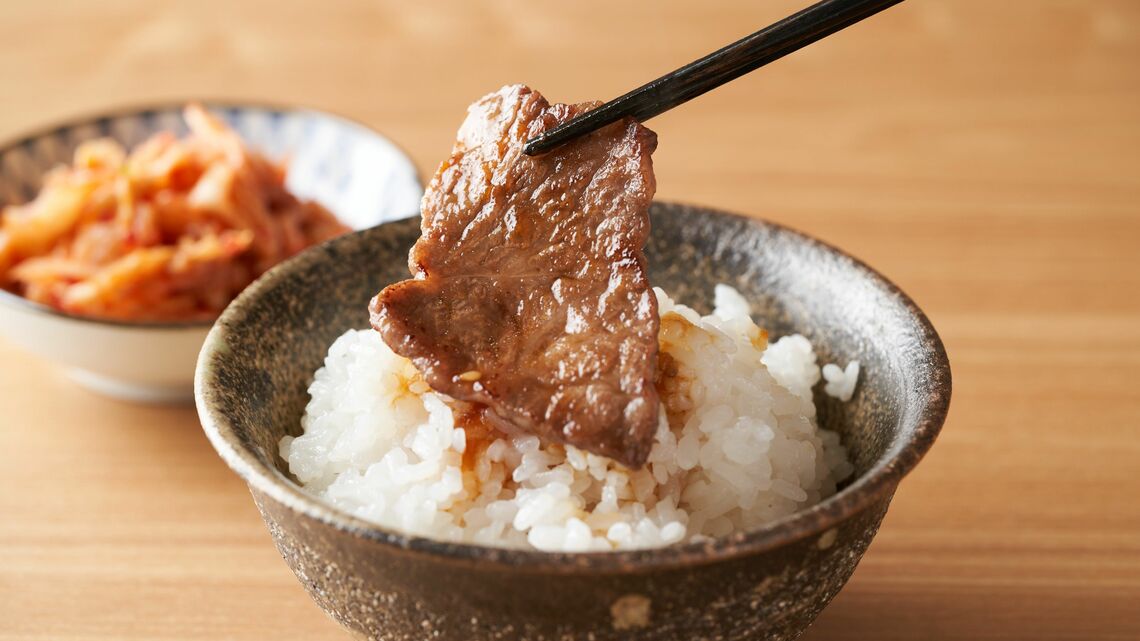 年齢を重ねるほど肉を食べる重要性が高まります（写真：shige hattori ／PIXTA）
