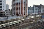 屋上からはロマンスカーをはじめとする列車を