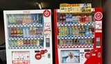 都内に設置されたコカ・コーラの自販機は、Coke ON Passの表示が目立っていた（筆者撮影）