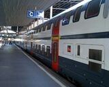 スイスで都市間輸送の主力となっている客車IC2000も2階建て車だ（撮影：南正時）
