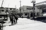 生駒駅踏切=1977年（写真：生駒市オープンデータ）