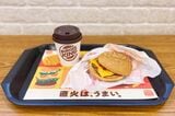 バーガーキングの朝限定メニュー チーズバーガーとホットコーヒーのコンビで390円（筆者撮影）