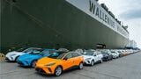 中国は2023年、EVを中心とする新エネルギー車を約120万台輸出した。写真は中国の港で船積みを待つ上海汽車集団製のEV（同社ウェブサイトより）