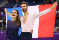 アイスダンス､｢衣装トラブル｣防止策とは？ 各選手がテープやのりを使って創意工夫