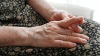 【ピークは60代】しびれ､腫れ､変形…中高年女性を悩ます《手指の不調》が起きる意外な要因と､正しい向き合い方