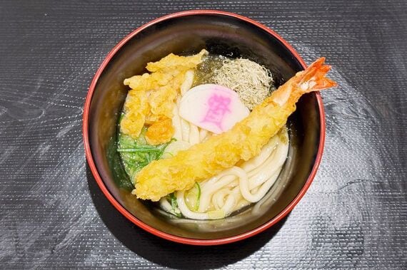 大海老天・天かす・とろろ昆布を乗せた、贅沢うどん