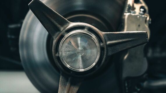 件のスピンナー。モノが「ミウラ」だけにこれを叩き込むのは結構コワい……(写真:Lamborghini)