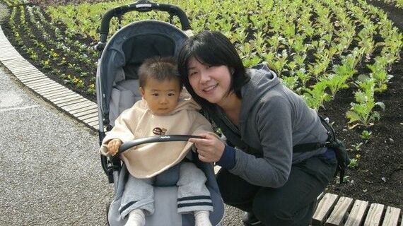 田中麻衣子さん。17年前、息子とともに(写真:本人提供)