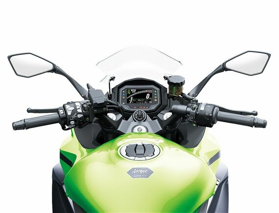 ニンジャ1100SX/SEのメーターおよびハンドルまわり