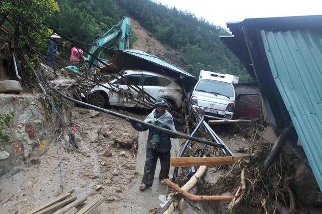 ベトナムで洪水死者15人､今後も増加の恐れ
