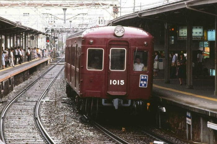 宝塚線の普通列車として走る1010系。もともとは