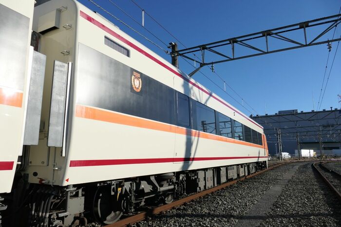 コンパートメントのある6号車の側面