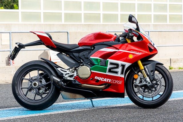 パニガーレV２ベイリス１stチャンピオンシップ20周年記念モデルのディテール（東洋経済オンライン編集部撮影）