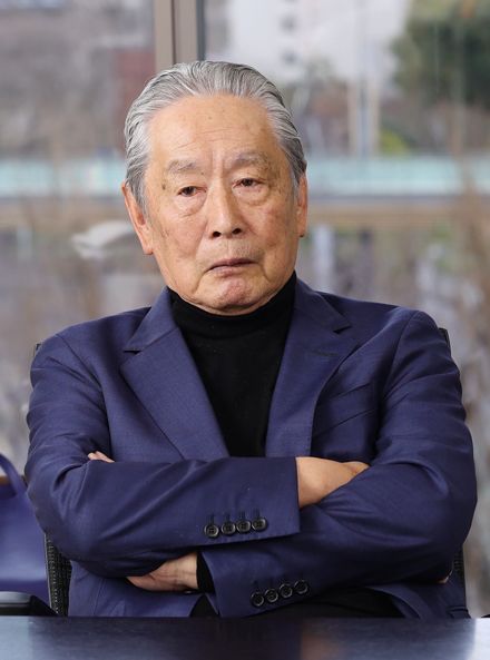 出井 伸之（いでい・のぶゆき）／クオンタムリープ代表取締役会長、ファウンダー。1937年東京都生まれ。1960年早稲田大学卒業後、ソニー入社。主に欧州での海外事業に従事。オーディオ事業部長、コンピューター事業部長、ホームビデオ事業部長など歴任した後、1995年社長就任。以後10年にわたりソニー経営のトップとしてソニー変革を主導。退任後、2006年9月にクオンタムリープ株式会社を設立。大企業変革支援やベンチャー企業の育成支援活動を行う。NPO法人アジア・イノベーターズ・イニシアティブ理事長。社会運動「アドベンチャービレッジ」村長。2020年4月より現職（撮影：尾形 文繁）