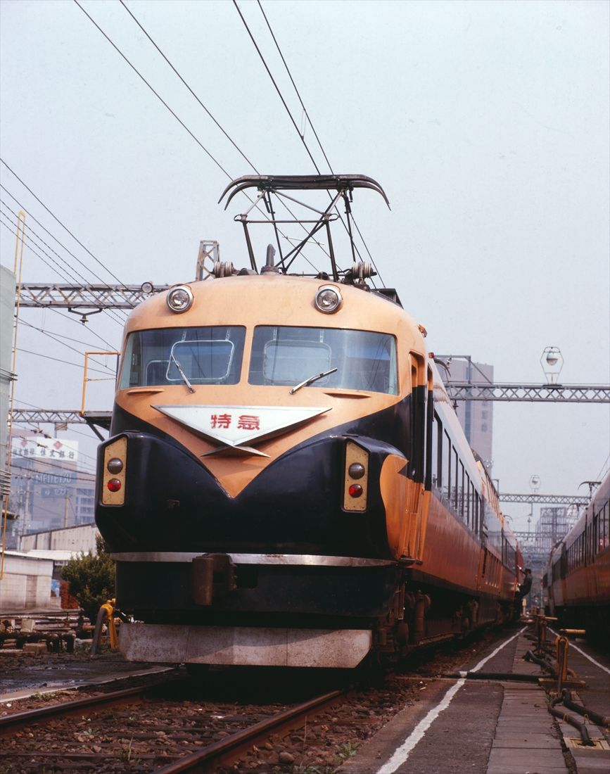 近鉄米野車庫で、当時発行されていた月刊鉄道誌「レールガイ」の表紙用に撮影した10100系（撮影：南正時）