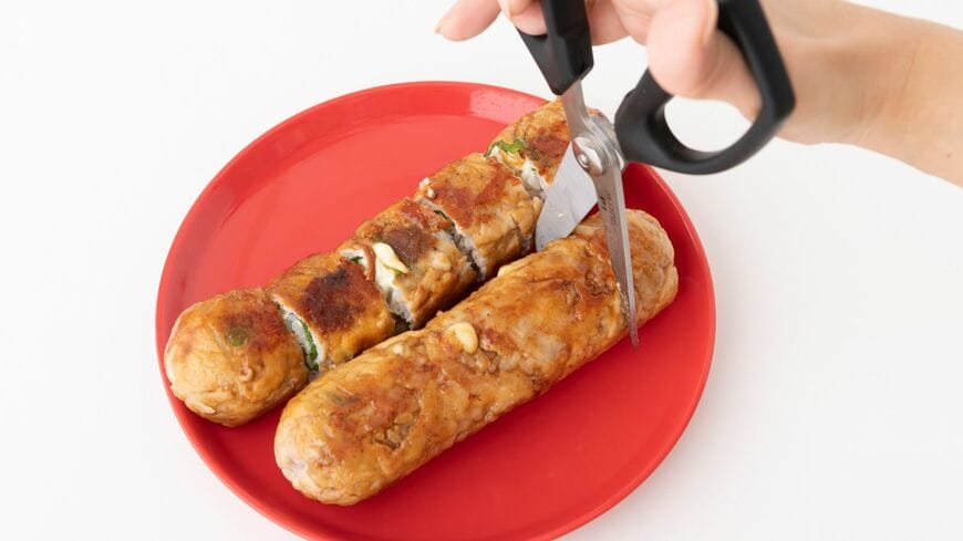 「肉巻きおにぎり」のレシピも紹介（画像：『禁断の爆速ごはん』）