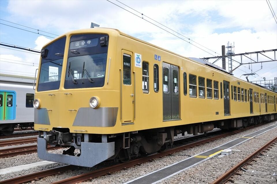 西武101系､走り続ける｢黄色い電車｣の元祖 誕生から50年､色とりどりの40両が今も現役 | ベテラン車両の肖像 | 東洋経済オンライン