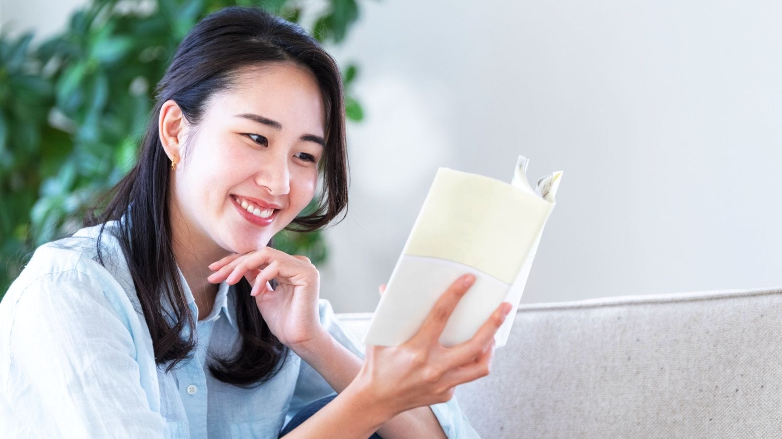楽天ブックス アイドルなき世界経済 女性の明るさと幼児進行が日本の未来を救う 増田悦佐 9784828421711 本