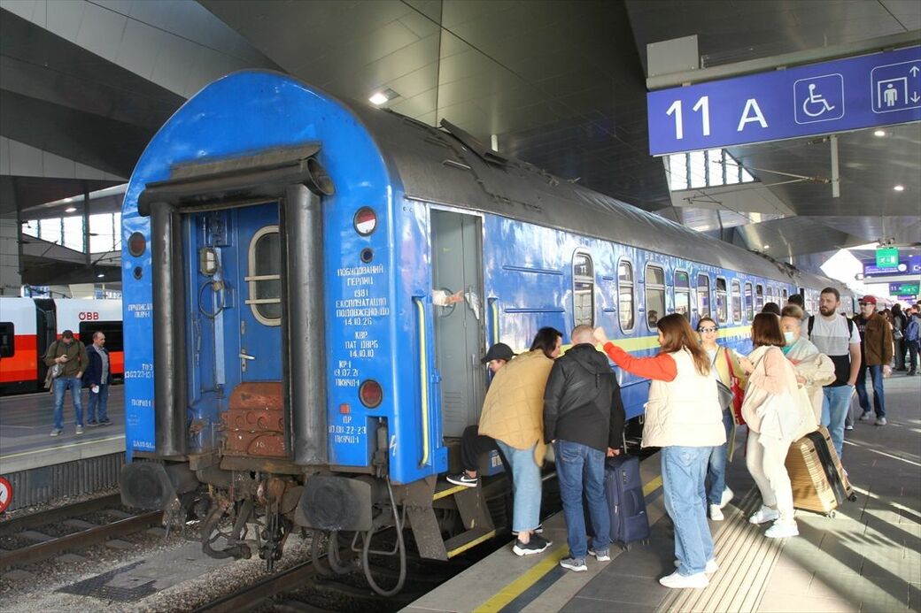 ウィーン発キーウ行き旅客列車
