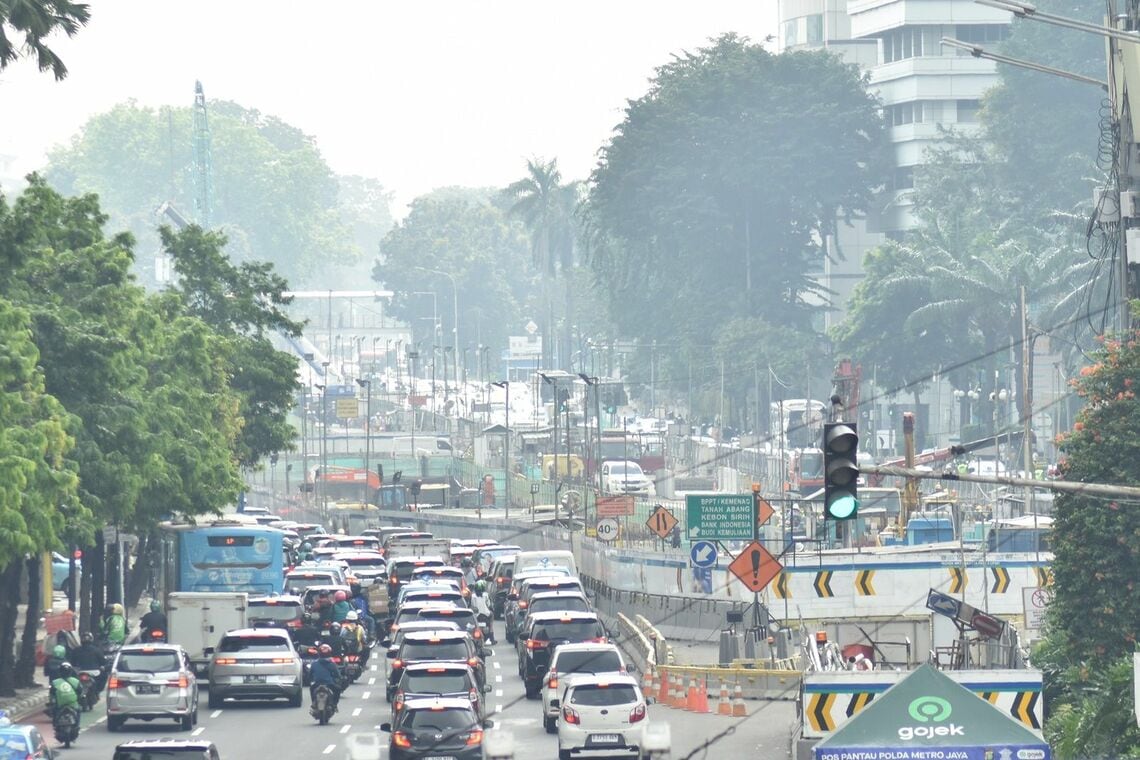 MRT南北線の延伸工事が進むジャカルタの市街地（筆者撮影）