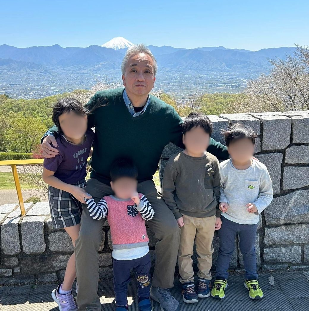 4人のお子さんと後藤さん（写真：後藤さん提供）