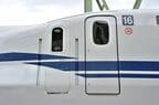 青ラインが3本入る運転席付近