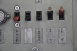 リニューアル時に撤去した「通過表示灯」のスイッチ（左から2番目）の跡（記者撮影）