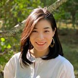 向坂あかね（こうさか・あかね）NPO法人 Proud Futures 共同代表、公認心理師、アメリカ・マサチューセッツ州LICSW2010年からアメリカ合衆国でLGBTQ+のユースなどへのサポート等を開始。2013年からセラピストとして有色人種のLGBTQ+のユースとLGBTQ+の人を含む家族へのメンタルヘルスのケアを提供。2021年より日本でジェンダーやセクシュアリティとメンタルヘルスに関するユースへのサポートをProud Futures、プライドハウス東京、早稲田大学スチューデント・ダイバーシティ・センター/ジェンダー・セクシュアリティ・センターなどで行う（写真：本人提供）