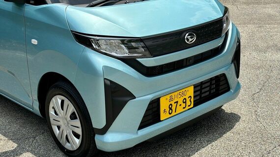 4つあるグレードのうち、下から2番目の「X」に試乗した。ボディカラーはスカイブルーメタリック(筆者撮影)