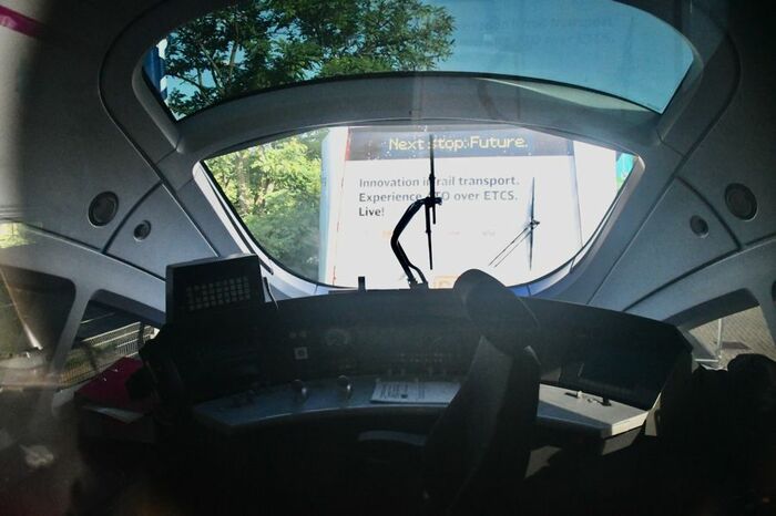 試験車両の運転台