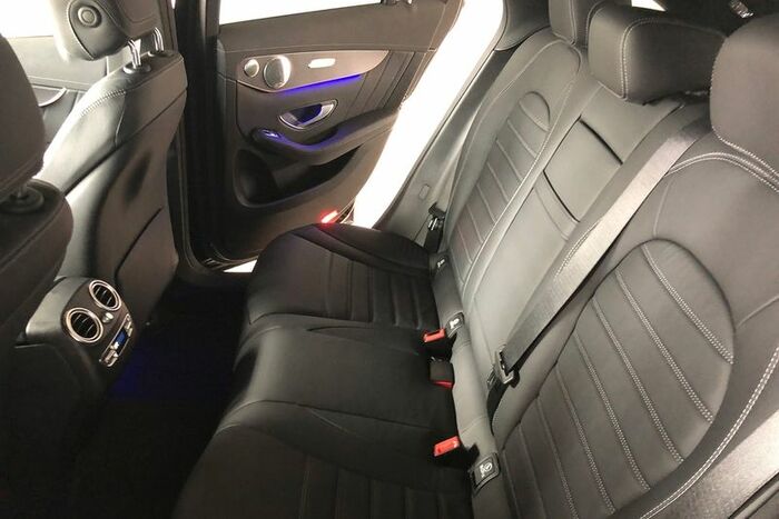 後席は意外なほど乗り心地がいい