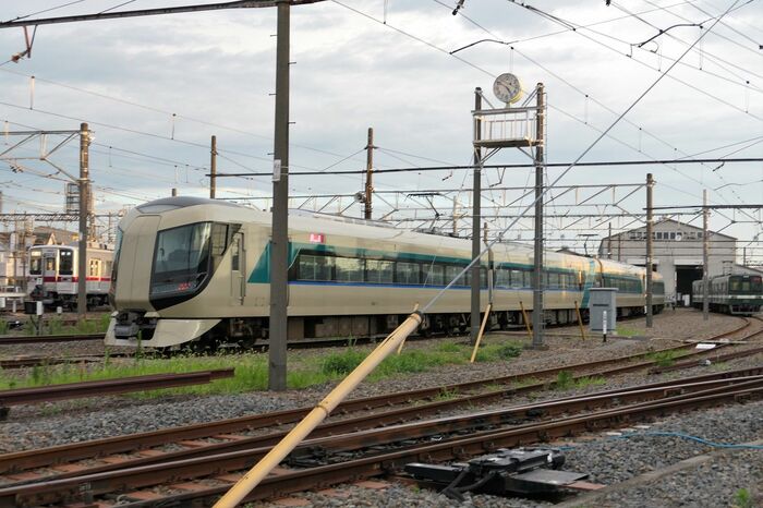 始発電車前の春日部支所