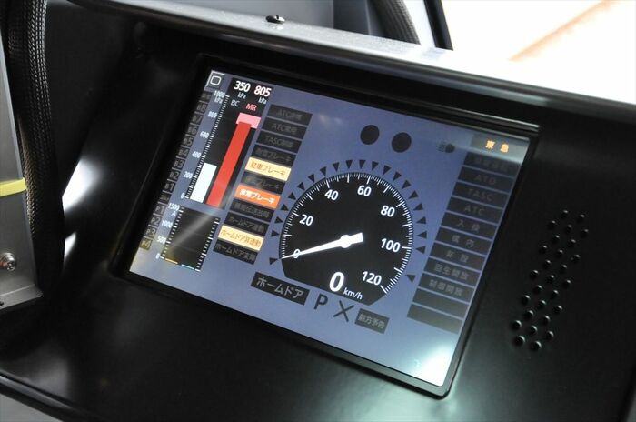 速度計などを表示するモニター