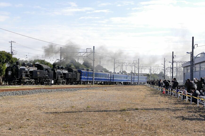 2020年12月にツアー参加者限定でお披露目したSLの重連運転（記者撮影）