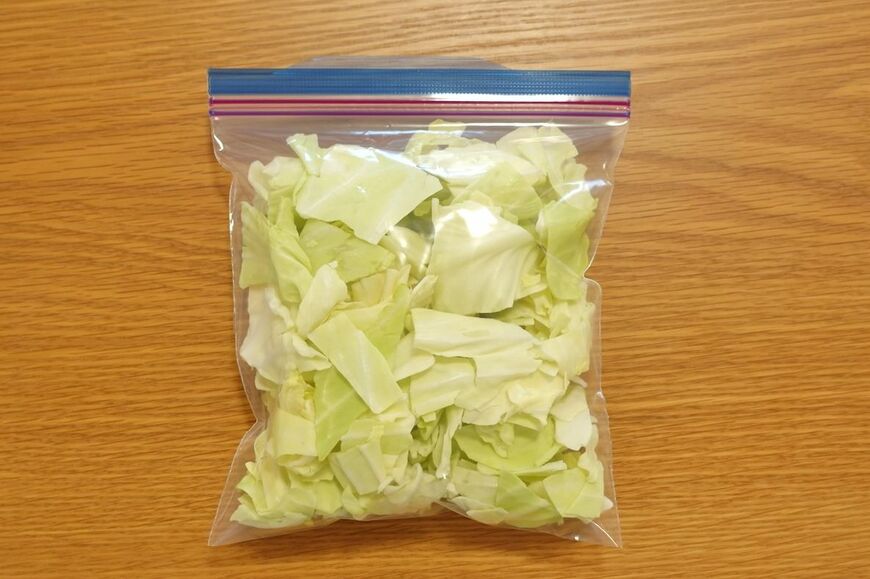 新鮮なうちに小さめにカットして冷凍すれば、手軽に使えます（写真：筆者提供）