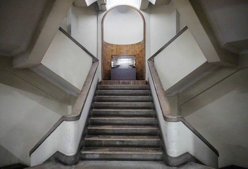 東京大学 理学部2号館の階段