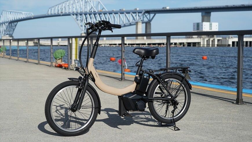 パナソニックサイクルテックが発表した「MU」。自転車に近いがペダルがないことが特徴（筆者撮影）