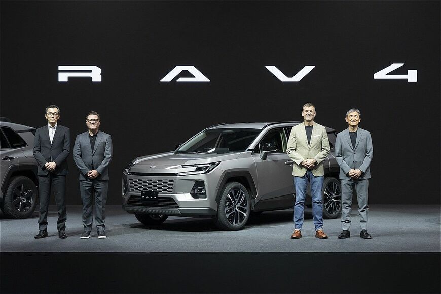 新型RAV4ワールドプレミアの様子（写真：トヨタ自動車）