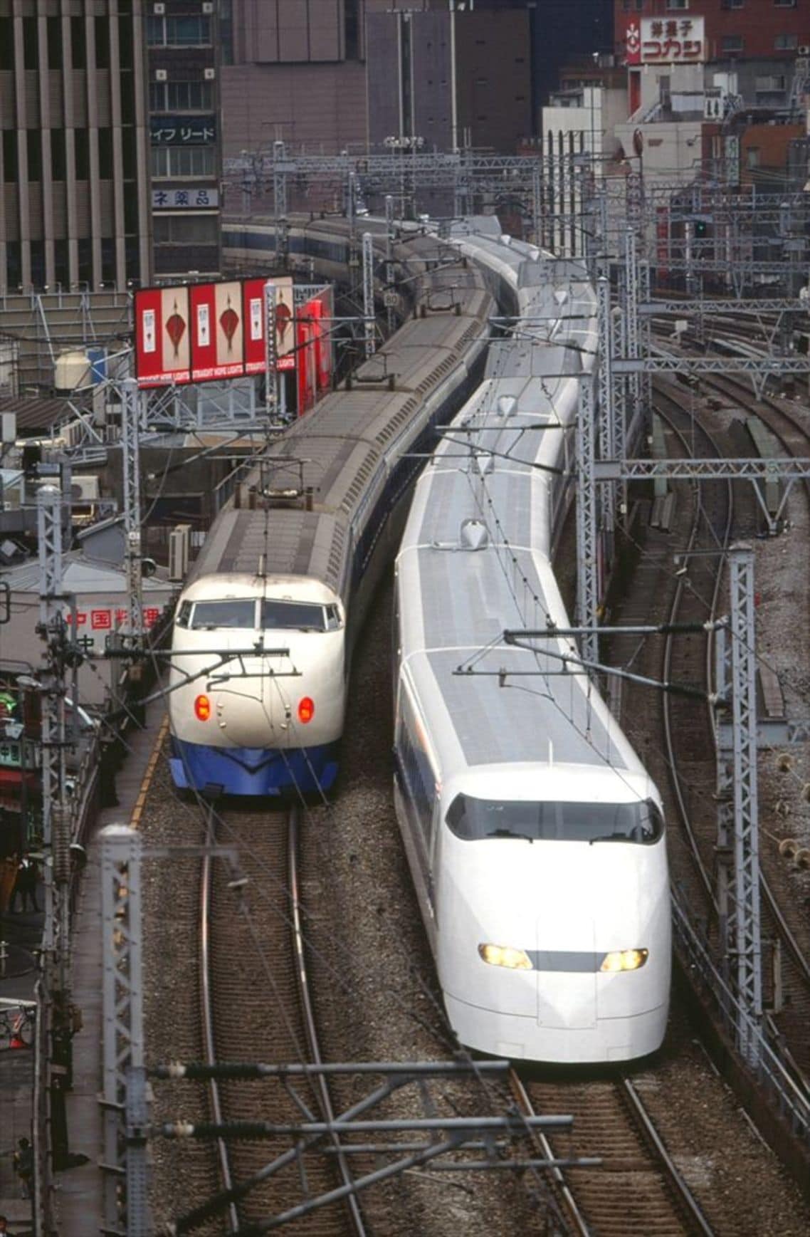 新幹線0系と300系。すでにどちらも引退した