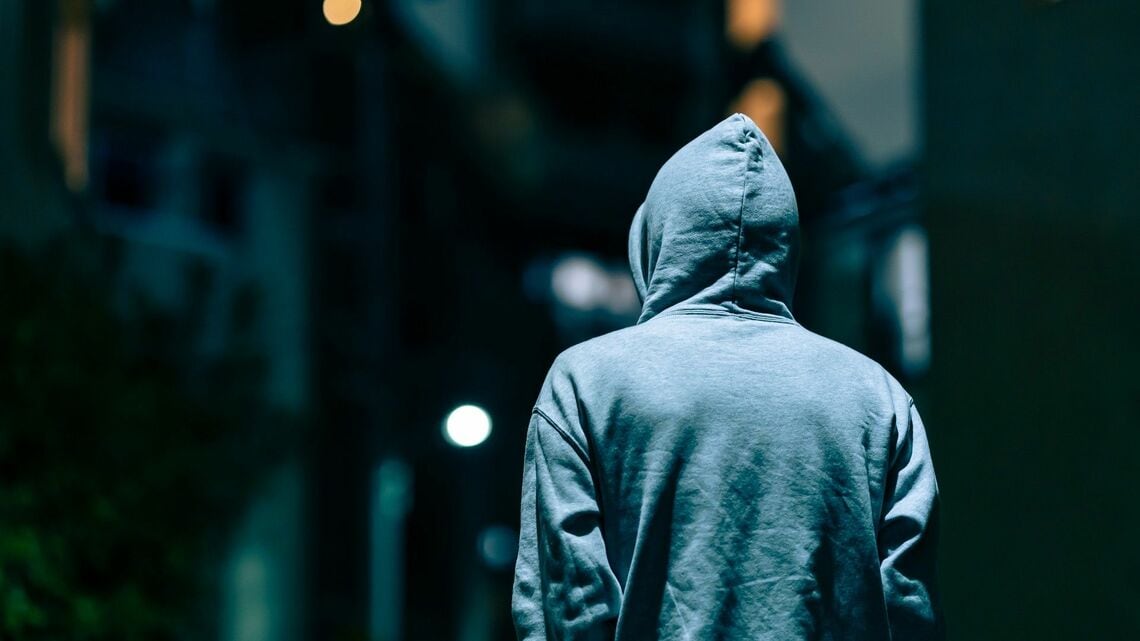 日本のストーカー対策は改善すべき点が多い（写真：naka／PIXTA）