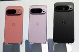 左からPixel 9、同Pro、XL。カメラ部のデザインはさらに個性を増した（筆者撮影）