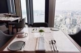 席に座ると35階からのロケーションが広がる。景色がご馳走（筆者撮影）