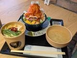 もつ鍋と海鮮丼の豪華セット