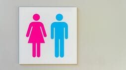 駅で実際に数えてわかった｢女性トイレの個室数｣　男性用の6割｢格差解消｣手立てはあるのか？