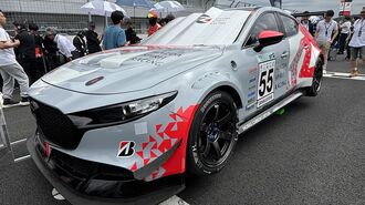 富士24時間レース決勝前、富士スピードウェイのグリッドにて（筆者撮影）